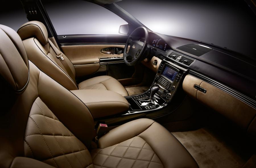 Интерьер Maybach 57 Zeppelin (W240) 2009 года  (фото 8 из 11)